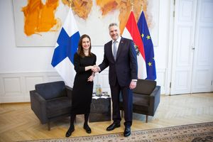 2023년 2월, 네하머와 핀란드 총리 산나 마린