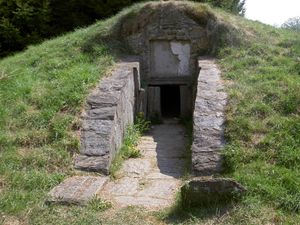 오스트리아에서 유일하게 현존하는 로마 시대 무덤. 그라츠 주변부 구역(Graz-Umgebung)의 젬리아흐(Semriach)에 있다.