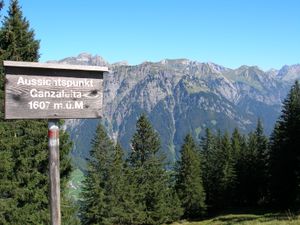 몽타폰 계곡에서의 하이킹