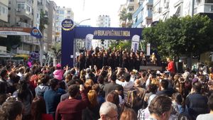 2015년 오렌지 블라썸 카니발 기간 중 거리 공연