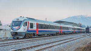 데니즐리 기차역