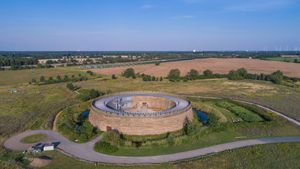 하루사티아(Lower Lusatia)의 페차우(Vetschau) 근처 라두슈(Raddusch)에 있는 재건된 루사티아 고르드(gord)(요새)
