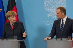 독일 전 총리 앙겔라 메르켈(좌)과 전 폴란드 총리이자 전 EU 이사회 의장 도날드 투스크(우). 두 사람 모두 카슈브인의 피를 이었다.