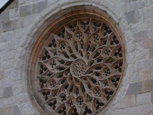 바탈랴 수도원의 영향을 받은 그라사 교회의 장미 창