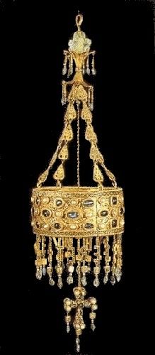 과라사르 보물의 일부인 레세스빈트 왕의 봉헌 왕관 (스페인)