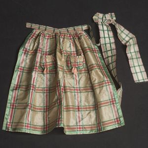 격자무늬 실크 앞치마, 1840년, 스미스대학 역사 의상 컬렉션, 매사추세츠주 노샘프턴. 1979.7.45.