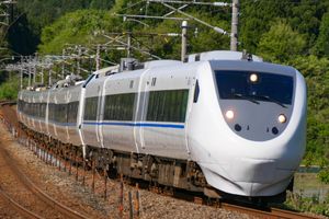 2022년 4월 선더버드 열차로 운행중인 JR-West 681계 전동차