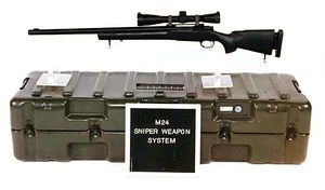 레밍턴 700을 기반으로 한 M24 SWS 군용 저격 소총.