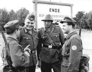 동독 국경 경비대 및 노동자 계급 전투단의 일원(1961년)