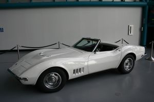 케네디 우주센터 방문자 센터에 전시된 우주비행사 앨런 셰퍼드의 콜벳