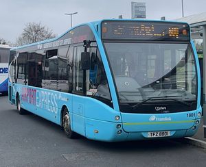 유로파 버스센터에서 공항까지 운행하는 600a번 버스.