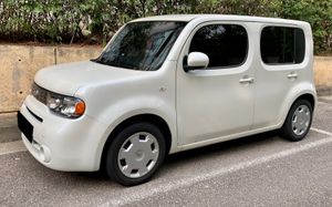 닛산 큐브 정측면