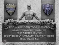 1940년 5월, 라 봄보네라 개장 기념으로 산 로렌소 데 알마그로가 기증한 명판