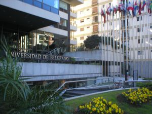 벨그라노 대학교 정문