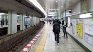 히비야선 승강장 (2019년 3월)