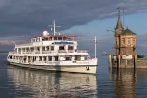 콘스탄츠 항구에 도착하는 MS 카를스루에호