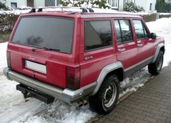 지프 체로키 후측면