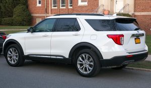 2020년형 익스플로러 후측면