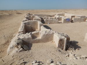 부분적으로 복원된 주바라(Zubarah) 폐허 도시의 모습