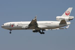 1990년대 쓰루마루 도장을 적용한 일본항공 맥도넬 더글러스 MD-11
