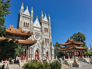 1703년에 건립된 구세주교회(Church of the Saviour) 또는 시시커 교회(Xishiku Church)