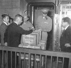 자이바쓰 가문의 자산 압류(1946년)