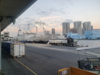 도쿄항 다케시바부두의 저녁 풍경