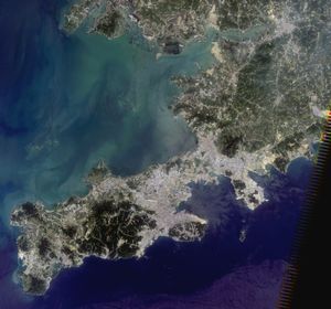 대련과 그 주변 지역, 랜드샛 5 위성 이미지, 2010년 8월 3일