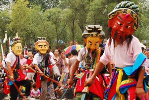 몽골족의 가면극 공연.