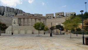 라와비(Rawabi)는 중동 최대의 로마 원형극장이 있는 곳이다