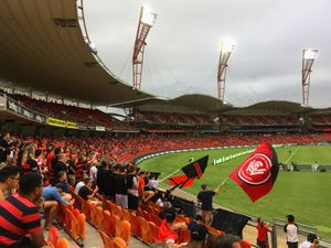 시드니 쇼그라운드 스타디움(Sydney Showground Stadium)의 웨스트 시드니 테라스 서포터즈 그룹