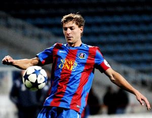 우즈베키스탄 축구 국가대표팀 스트라이커인 막심 샤츠키흐(Maksim Shatskikh)는 타슈켄트 출신이다.