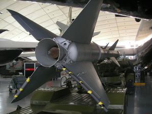 덕스포드 제국 전쟁박물관에 전시된 S-75의 고체추진 부스터 노즐