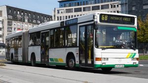 류블랴나 거리의 구형 시내버스