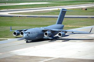 터키 인저르릭 공군기지에 있는 카타르 C-17 수송기