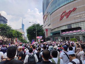 2023년 9월 16일, 집회 참가자들은 안와르 정부에 불만을 표하고 아마드 자히드의 석방에 항의했다.