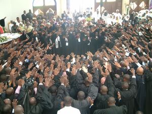 2014년 카메룬에서 새로운 목사들의 성직 서임