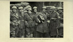 제1차 세계 대전 당시 에어로스코프 카메라를 사용하는 제프리 멀린스(Geoffrey Malins)