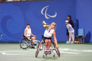 베이징에서 열린 2008년 하계 패럴림픽의 휠체어테니스 복식 경기 장면