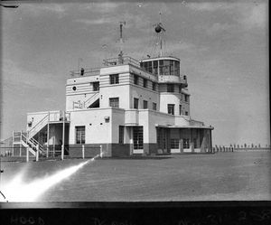 1940년 터미널 건물과 관제탑