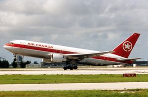 1964년부터 1992년까지의 도색을 한 에어 캐나다 보잉 767-200 항공기