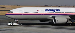 말레이시아항공 보잉 777기. 케이프타운, 남아프리카 공화국에서 촬영됨. 2012년까지 남아프리카 공화국과 남아메리카를 취항한 유일한 동남아시아 항공사였다. 사진 속 항공기 9M-MRO는 말레이시아항공 370편으로 사라졌다.