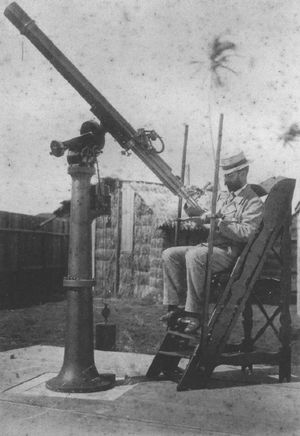 영국 관측대장 탭먼과 설치된 망원경, 호놀룰루에서의 모습