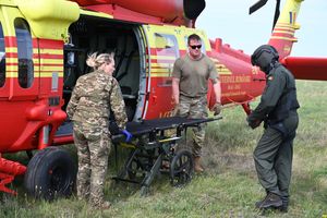 의료 후송 훈련 중 루마니아 S-70M