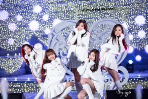 2016년 2월 14일 에버랜드 로맨틱 콘서트에서 공연 중인 에이프릴