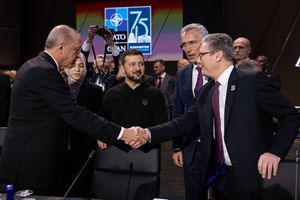 에르도안과 영국 총리 키어 스타머(Keir Starmer)가 워싱턴 D.C.에서 열린 2024 나토 정상회의에 참석한 모습