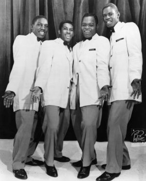 1959년 드리프터스와 함께한 킹