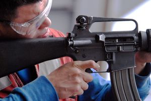 안전/단발/자동 사격 모드를 갖춘 M16A3