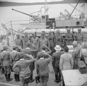 1945년 라지푸트 연대 사령관 나투 싱(Nathu Singh) 중령에게 일본이 항복하는 모습