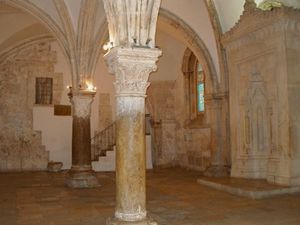 시온산의 최후의 만찬실은 최후의 만찬과 오순절의 장소로 여겨진다.